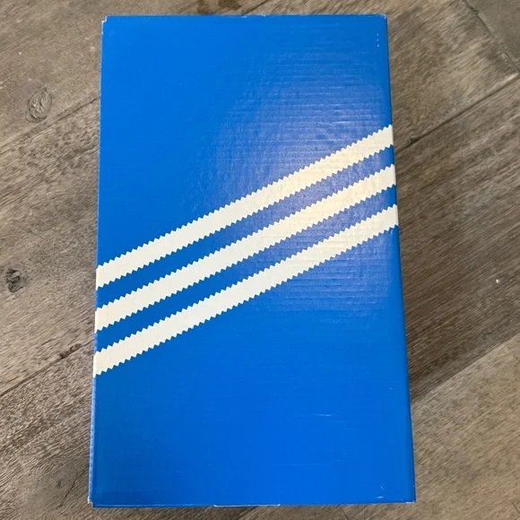 Adidas Classic Gray and White Campus Sneakers - Picture 10 of 10